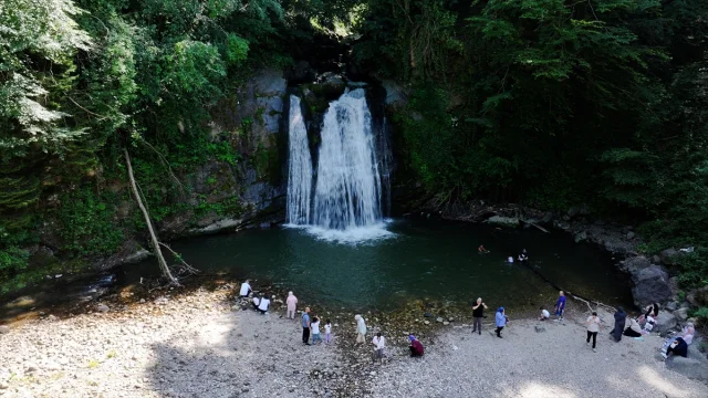 Trabzon'un Doğal Harikası Canikdere Şelalesi Turistleri Büyülüyor