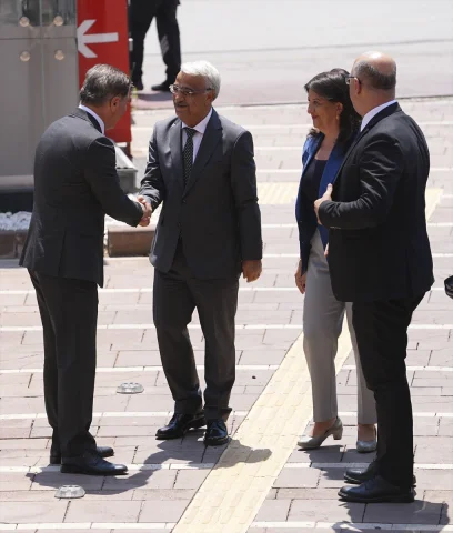 CHP Lideri Özgür Özel ve DEM Parti Heyeti Arasında Önemli Görüşme