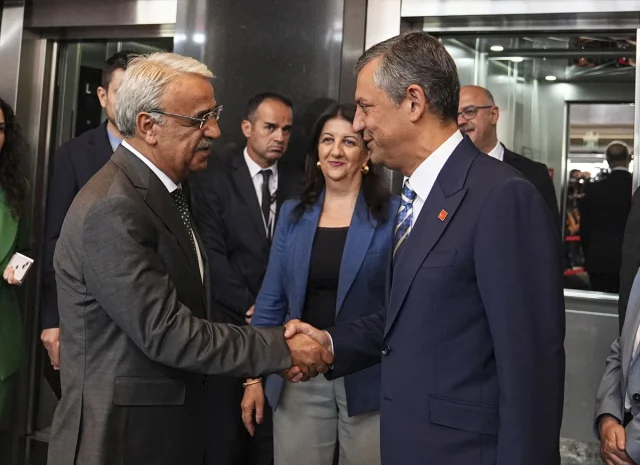 CHP Lideri Özgür Özel ve DEM Parti Heyeti Arasında Önemli Görüşme