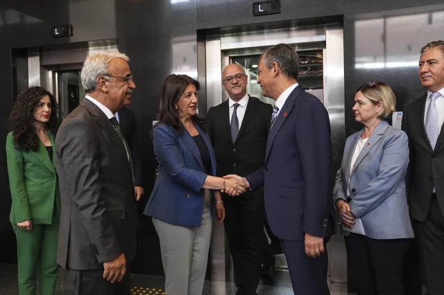CHP Lideri Özgür Özel ve DEM Parti Heyeti Arasında Önemli Görüşme