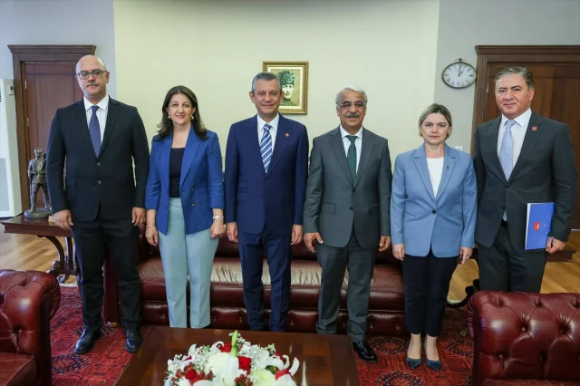 CHP Lideri Özgür Özel ve DEM Parti Heyeti Arasında Önemli Görüşme