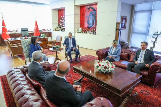CHP Lideri Özgür Özel ve DEM Parti Heyeti Arasında Önemli Görüşme