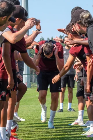 Fatih Kurucuk Fatih Karagümrük'e Geri Döndü: Transfer Detayları ve Taraftar Tepkileri