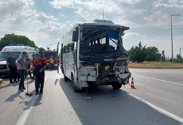 Afyonkarahisar'da Trafik Kazası Korkuttu: 7 Yaralı Var