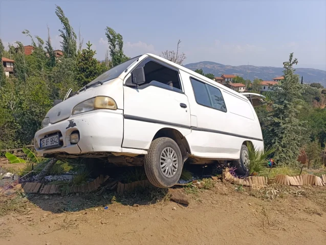 İzmir'de Freni Boşalan Panelvan İşçinin Canını Aldı