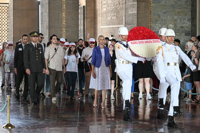 Anıtkabir'de Fark Yaratan Ziyaret: Görme Engelli Gençlerin Duyusal Yolculuğu
