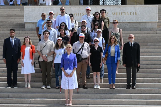 Anıtkabir'de Fark Yaratan Ziyaret: Görme Engelli Gençlerin Duyusal Yolculuğu