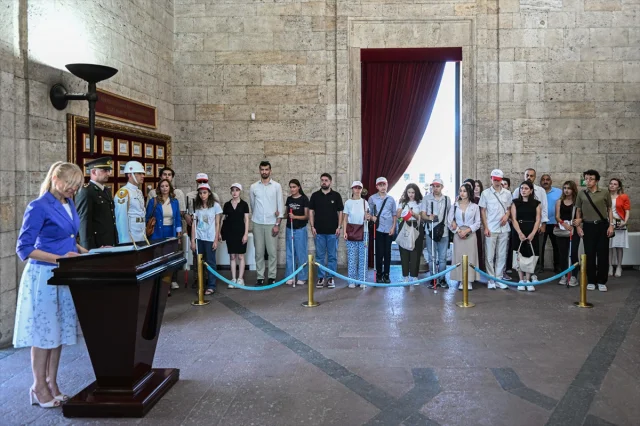 Anıtkabir'de Fark Yaratan Ziyaret: Görme Engelli Gençlerin Duyusal Yolculuğu