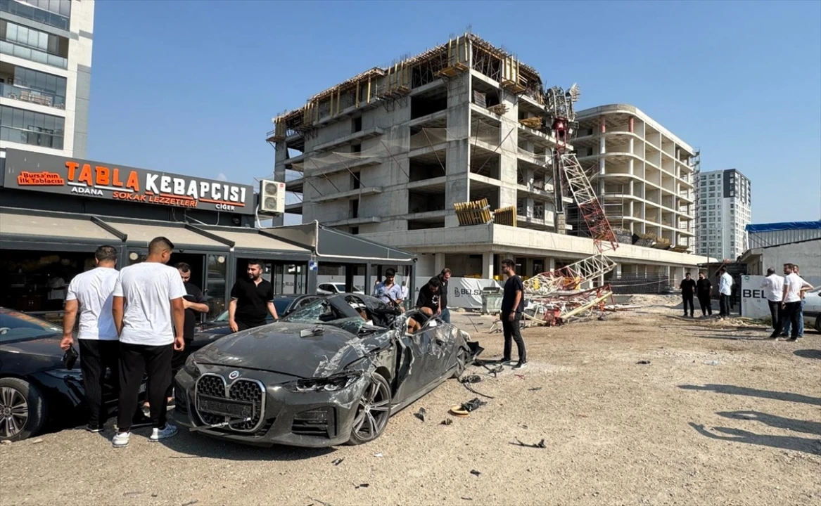 Bursa'da İnşaat Vincinin Devrilmesi Panik Yarattı