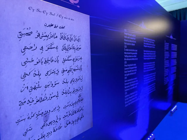 Van'da "Suda Saklı Sözler" Edebiyat Sergisi Ziyaretçileri Büyülüyor