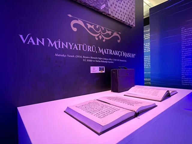 Van'da "Suda Saklı Sözler" Edebiyat Sergisi Ziyaretçileri Büyülüyor