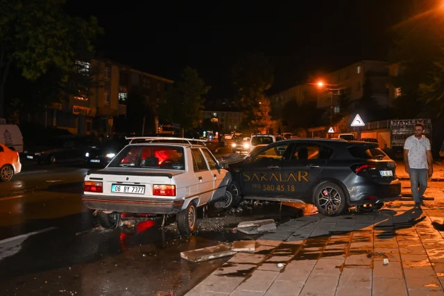 Ankara'da Yağmur ve Fırtına Hayatı Olumsuz Etkiledi