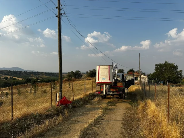 Uşak'ta Elektrik Tamirinde Feci Kaza: Genç Çalışan Hayatını Kaybetti