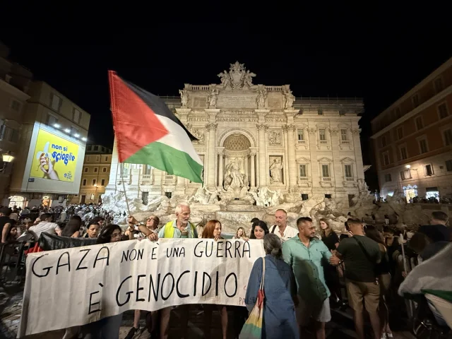 Trevi Çeşmesi'nde Gazze İçin Etkileyici Protesto