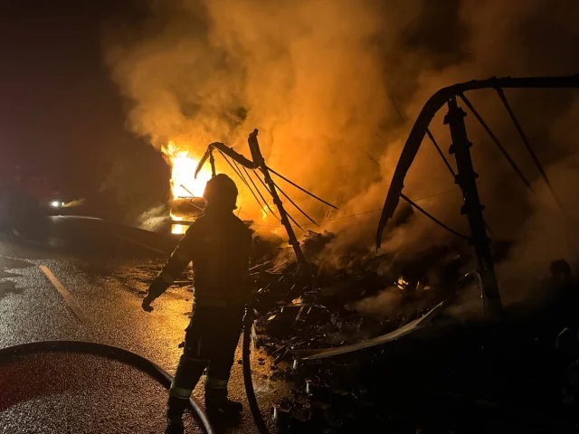 Uşak'ta Tır Yangını Alarm Verdirdi