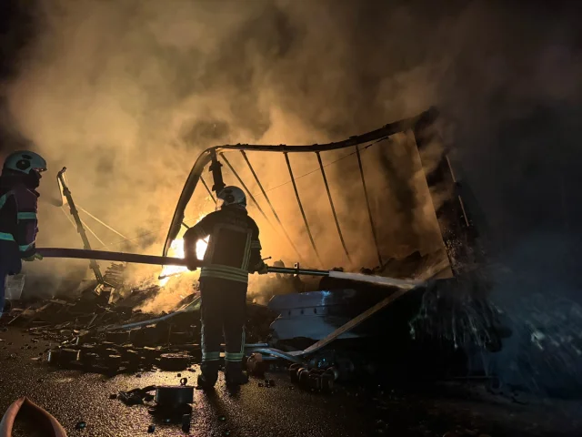 Uşak'ta Tır Yangını Alarm Verdirdi