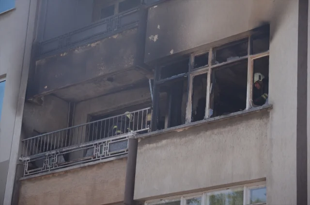 Konya'da Apartmanda Çıkan Yangın Korkuttu