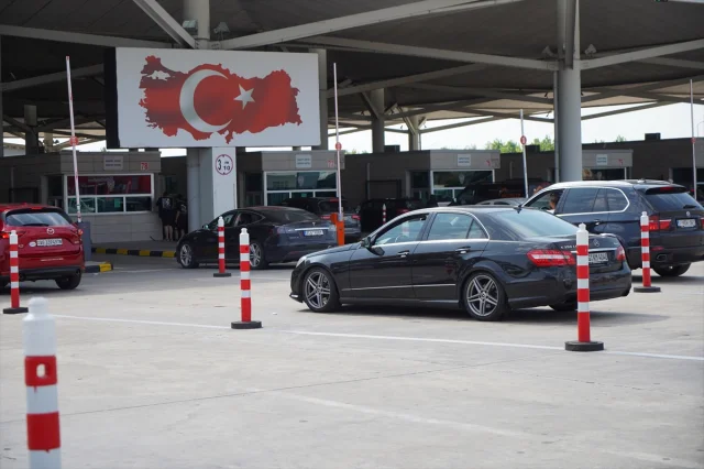 Avrupa'dan Türkiye'ye Dönüş Rüzgarı: Gurbetçilerin Tatil Yolculuğu Başladı