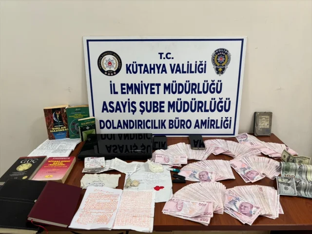 Kütahya'da Büyücülükle Dolandırıcılık İddiasıyla Operasyon: 5 Tutuklama