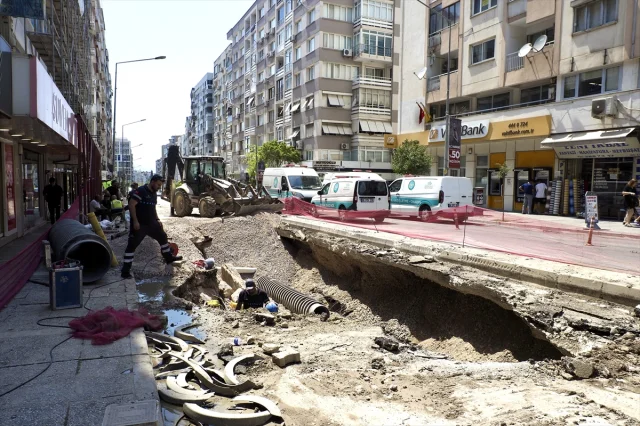 İzmir Bornova'da Doğal Gaz Borusu Patladı: Trafikte Kaos