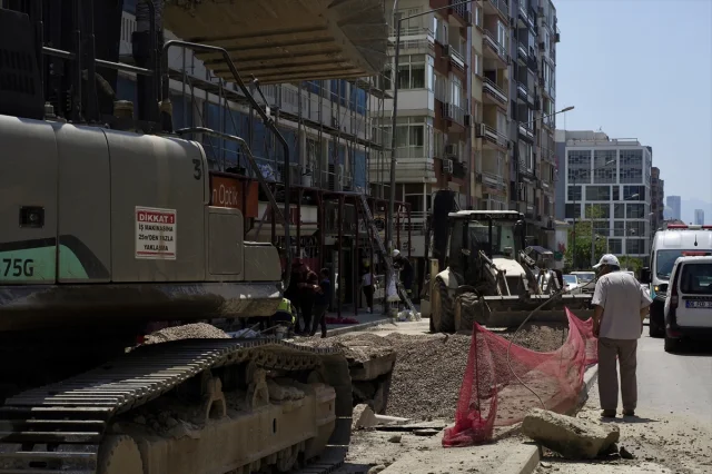 İzmir Bornova'da Doğal Gaz Borusu Patladı: Trafikte Kaos