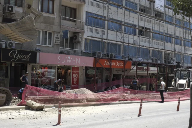 İzmir Bornova'da Doğal Gaz Borusu Patladı: Trafikte Kaos