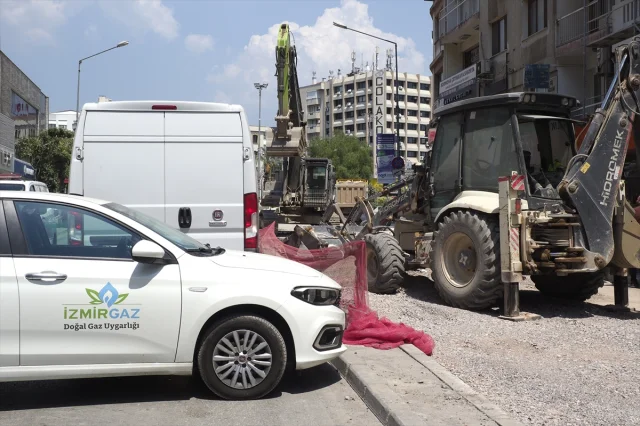 İzmir Bornova'da Doğal Gaz Borusu Patladı: Trafikte Kaos