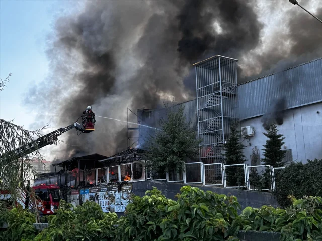 Malatya'da Hırdavat Mağazasında Çıkan Yangın Panik Yarattı