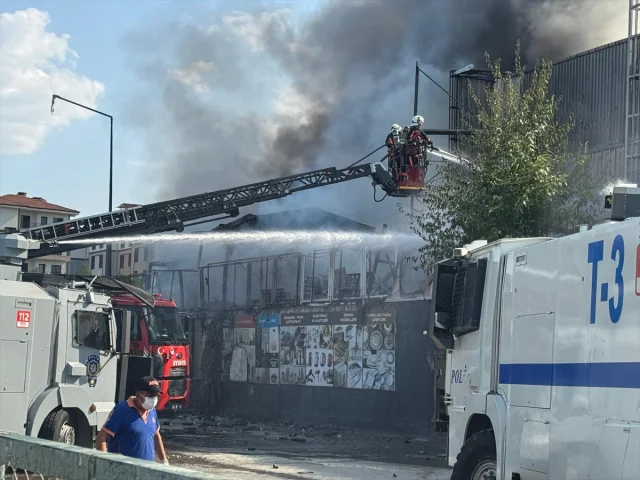 Malatya'da Hırdavat Mağazasında Çıkan Yangın Panik Yarattı