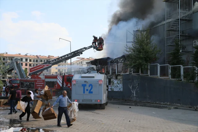 Malatya'da Hırdavat Mağazasında Çıkan Yangın Panik Yarattı