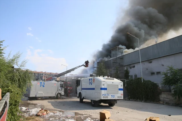 Malatya'da Hırdavat Mağazasında Çıkan Yangın Panik Yarattı