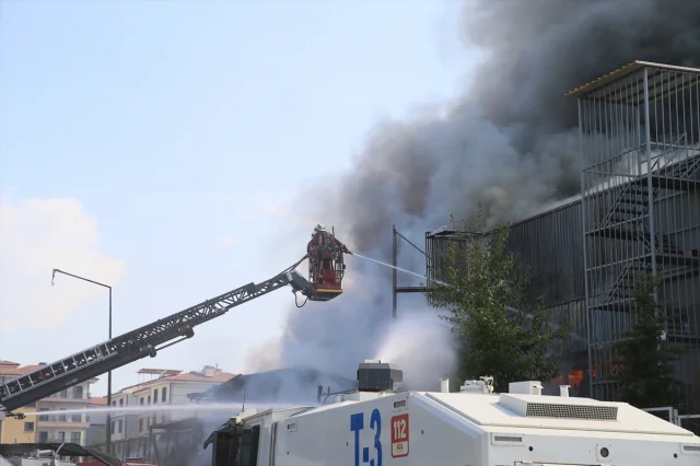 Malatya'da Hırdavat Mağazasında Çıkan Yangın Panik Yarattı