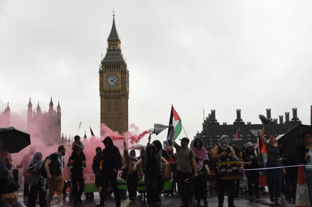 Londra'da Filistin İçin Güçlü Dayanışma Yürüyüşü