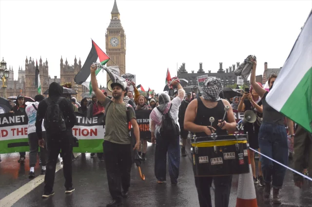 Londra'da Filistin İçin Güçlü Dayanışma Yürüyüşü