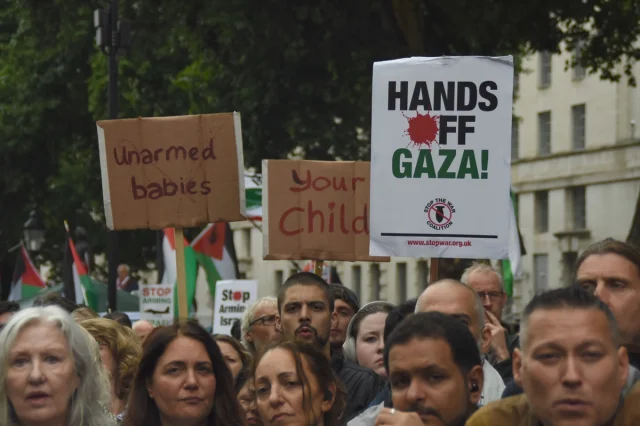 Londra'da Filistin İçin Güçlü Dayanışma Yürüyüşü