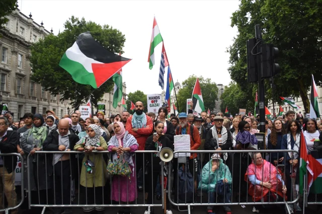 Londra'da Filistin İçin Güçlü Dayanışma Yürüyüşü