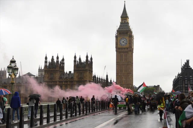 Londra'da Filistin İçin Güçlü Dayanışma Yürüyüşü