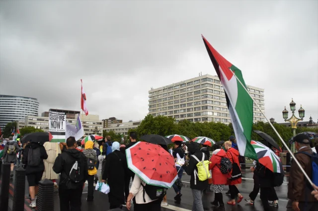Londra'da Filistin İçin Güçlü Dayanışma Yürüyüşü