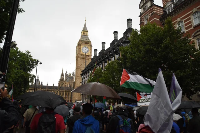 Londra'da Filistin İçin Güçlü Dayanışma Yürüyüşü