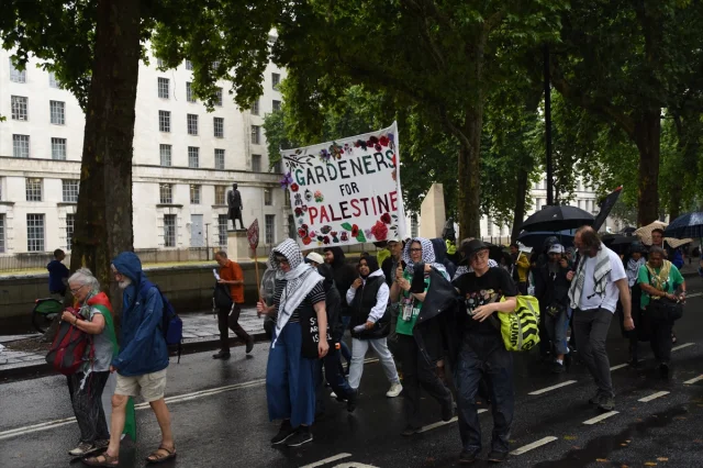 Londra'da Filistin İçin Güçlü Dayanışma Yürüyüşü