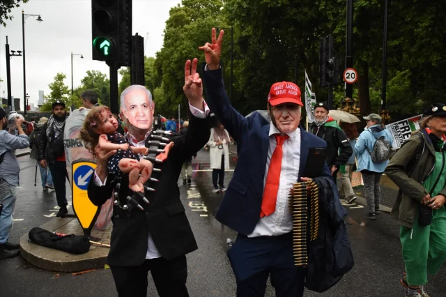 Londra'da Filistin İçin Güçlü Dayanışma Yürüyüşü