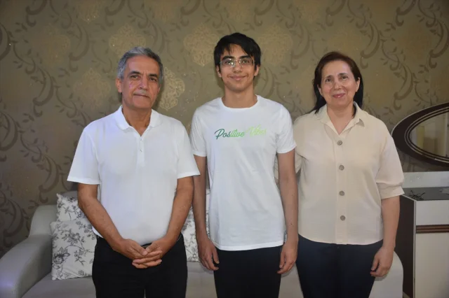 YKS'de Birinci Olan Mehmet Sarak'ın Hedefi Bilgisayar Mühendisliği