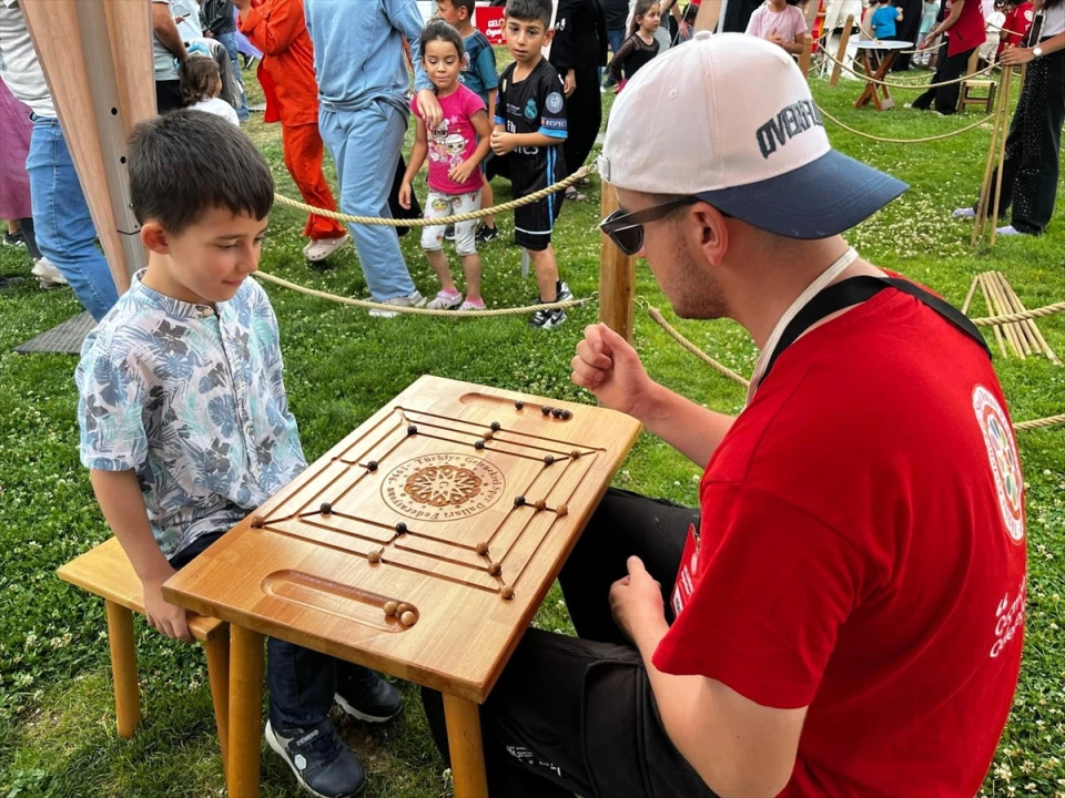 Bayburt'ta Geleneksel Oyunlar Şöleni Renkli Anlara Sahne Oldu