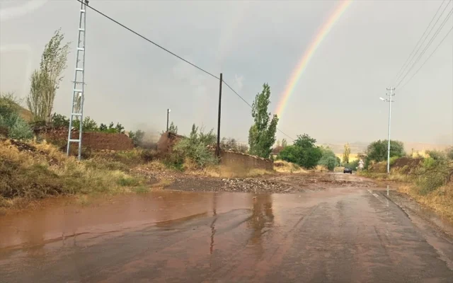 Çorum'da Şiddetli Sağanak Uyarısı Dereleri Taşırdı
