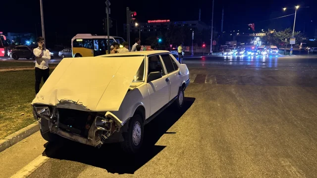 Bursa'da Trafik Kazası: Cip ve Otomobil Çarpıştı, 8 Kişi Yaralandı