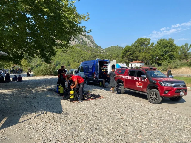 Antalya'da Kaçan Top Trajedisi: Akıntıya Kapılan Çocuk İçin Arama Operasyonu