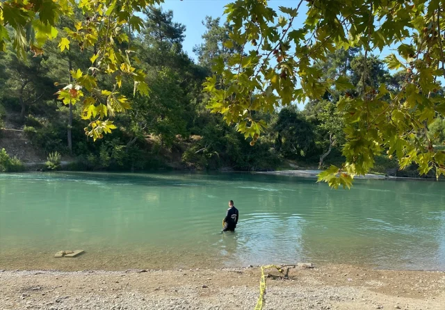 Antalya'da Kaçan Top Trajedisi: Akıntıya Kapılan Çocuk İçin Arama Operasyonu