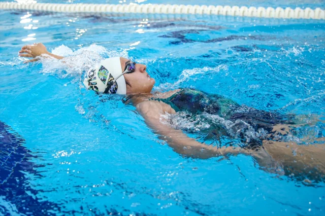 Paralimpik Yüzücü Melda Kolayca 2028 Los Angeles Olimpiyatları İçin Hazırlanıyor
