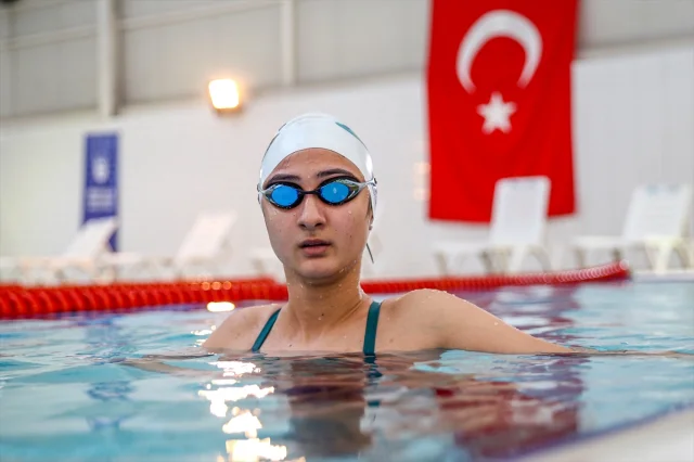 Paralimpik Yüzücü Melda Kolayca 2028 Los Angeles Olimpiyatları İçin Hazırlanıyor