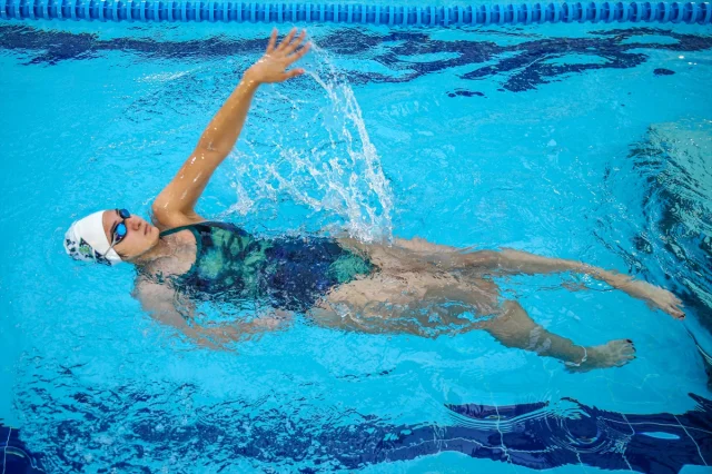 Paralimpik Yüzücü Melda Kolayca 2028 Los Angeles Olimpiyatları İçin Hazırlanıyor